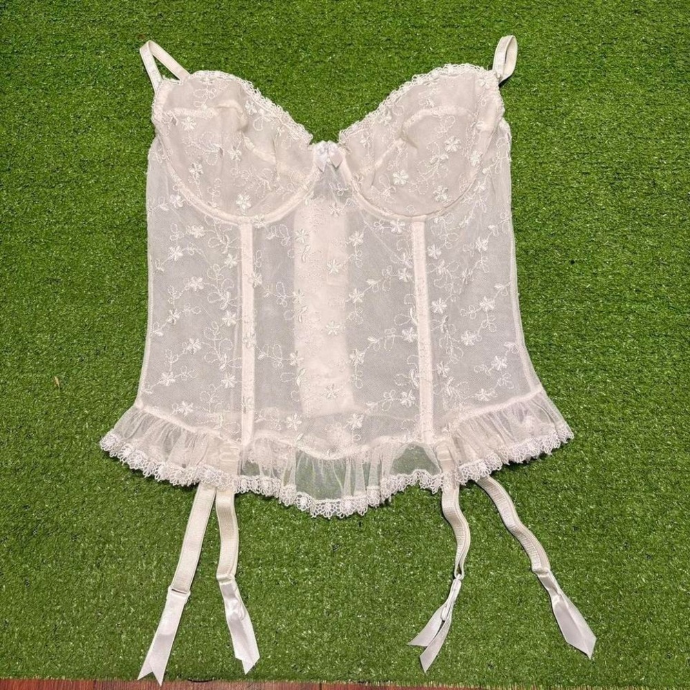 Vintage Y2K Fredericks of Hollywood White Lace Dainty Floral Corset Top